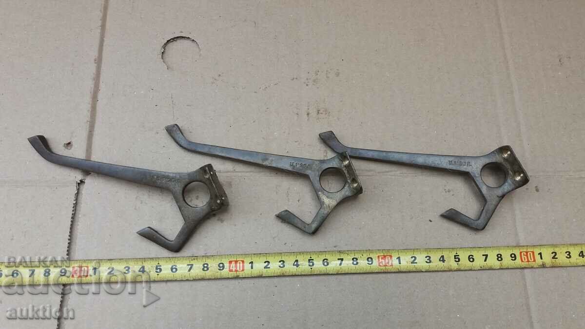 Livrarea LOT 3 Umerașe din bronz - SOLID