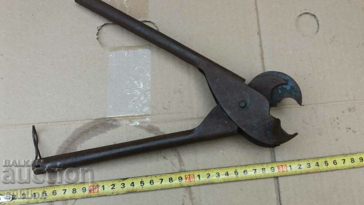 Auction OLD PIPE BENDING PLIERS Auction OLD PIPE BENDING PLIERS