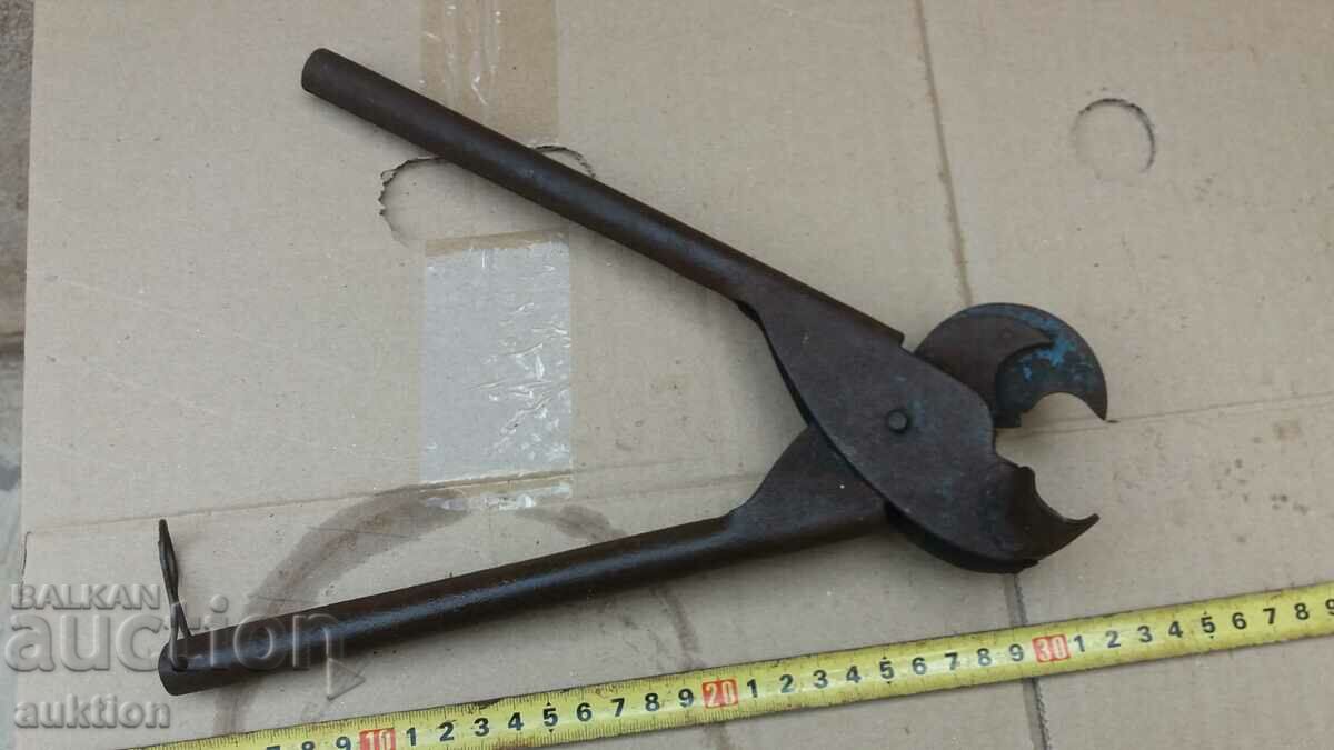 Delivery of OLD PIPE BENDING PLIERS Delivery of OLD PIPE BENDING PLIERS