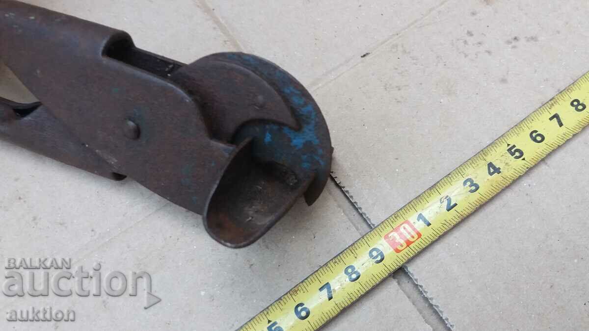 OLD PIPE BENDING PLIERS - 6 OLD PIPE BENDING PLIERS - 6