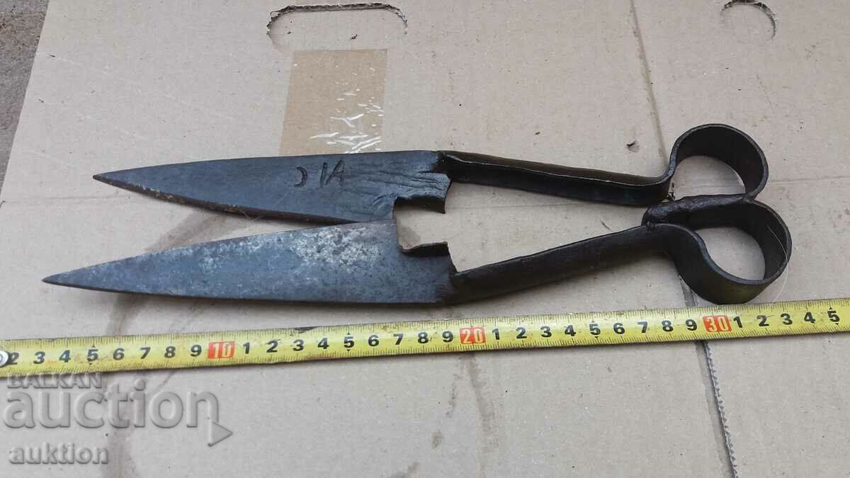 OLD SHEEP SHEARS - 6 OLD SHEEP SHEARS - 6