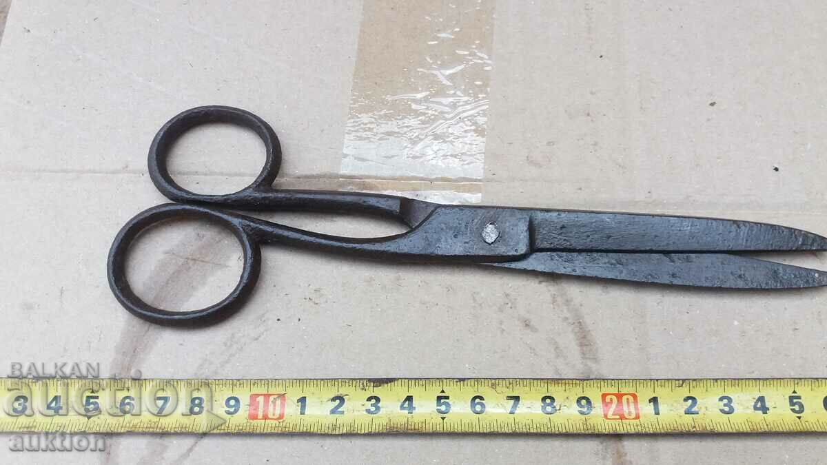 Delivery of OLD FORGED SCISSORS Delivery of OLD FORGED SCISSORS