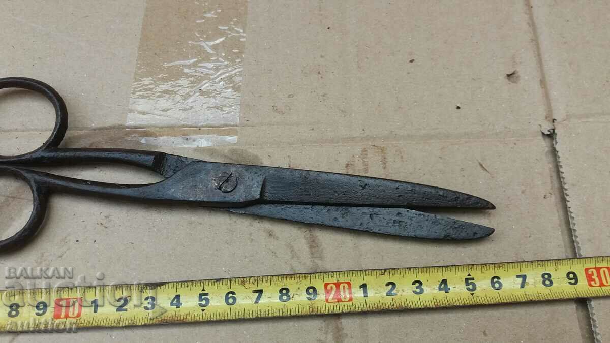 OLD FORGED SCISSORS - 5 OLD FORGED SCISSORS - 5