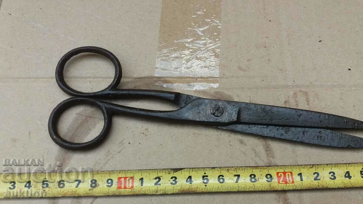 OLD FORGED SCISSORS - 6 OLD FORGED SCISSORS - 6