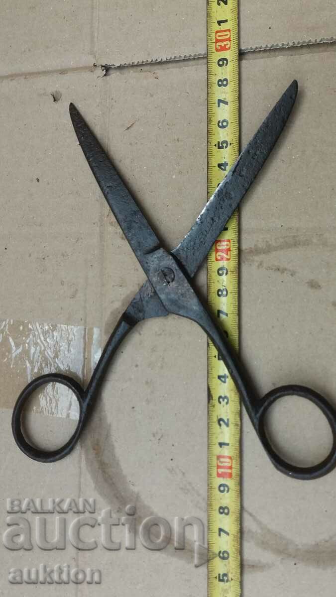 OLD FORGED SCISSORS - 7 OLD FORGED SCISSORS - 7