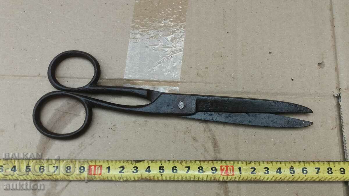 OLD FORGED SCISSORS