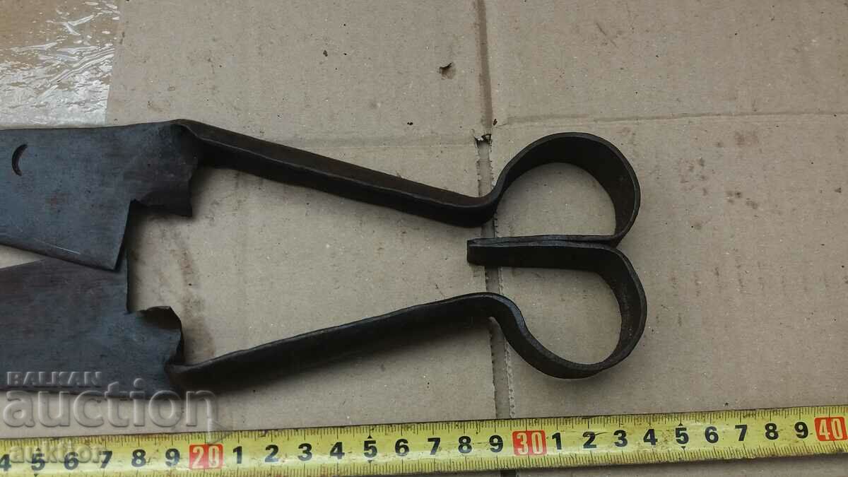 Delivery of OLD SHEEP SHEARS Delivery of OLD SHEEP SHEARS