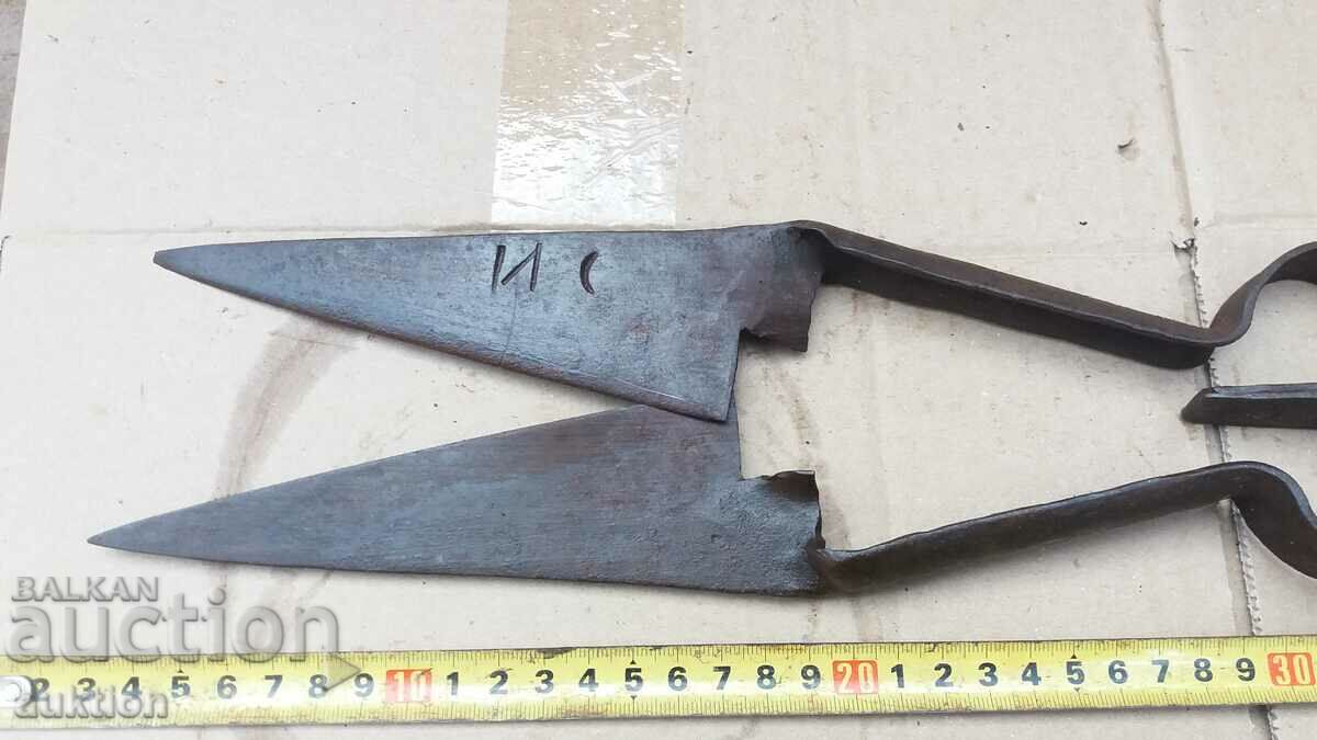 OLD SHEEP SHEARS - 5 OLD SHEEP SHEARS - 5