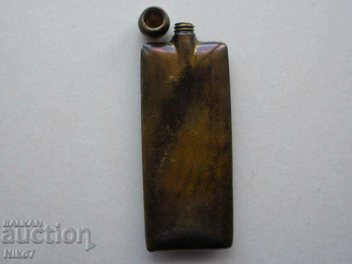 Δημοπρασία Παλιό μικρό μπουκάλι δηλητήριο. Δημοπρασία Παλιό μικρό μπουκάλι δηλητήριο.