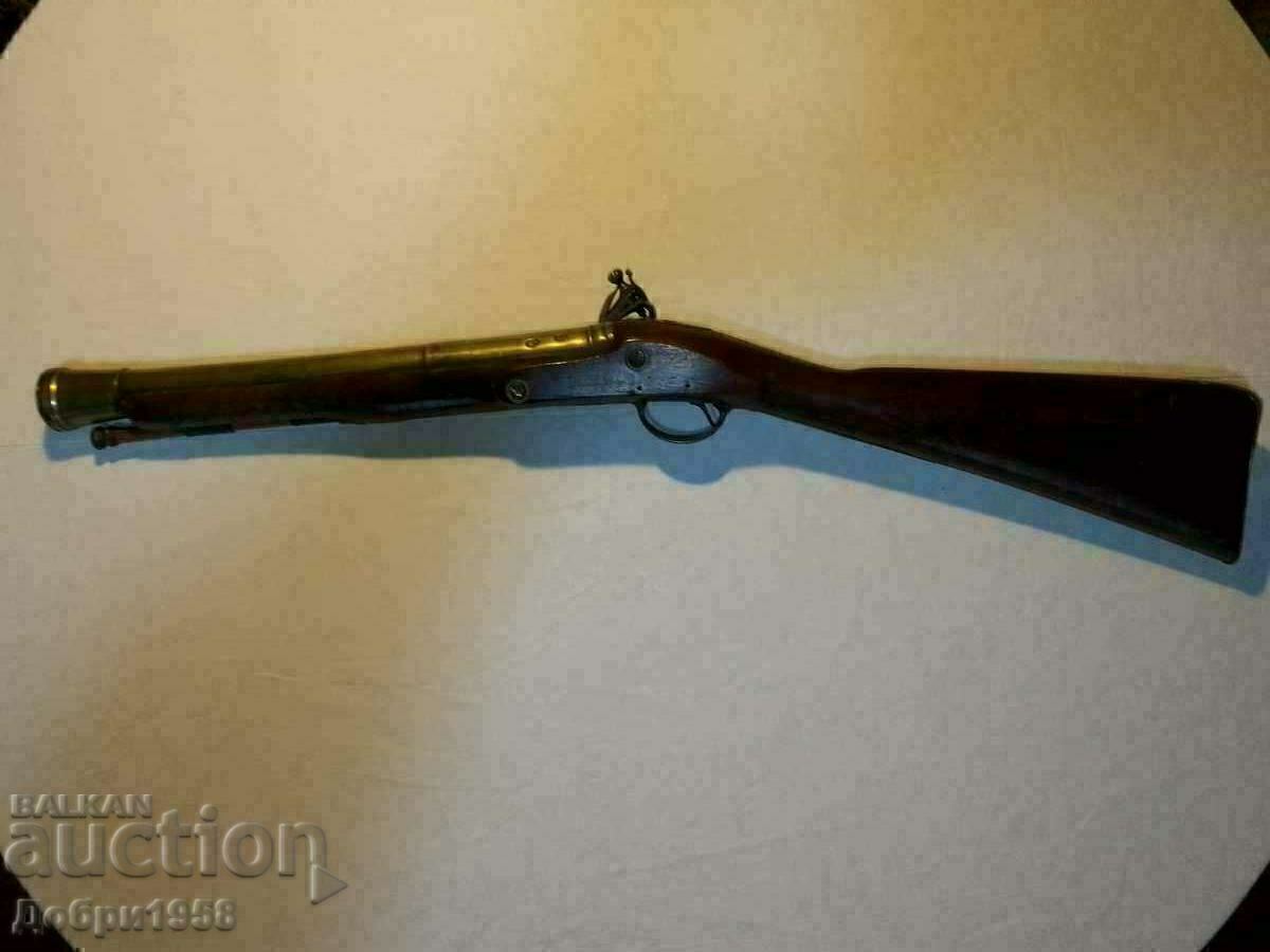 PUȘCĂ CU CREMENE TIP "TROMBON" cu preț 7690.00 BGN | € 3931.83 PUȘCĂ CU CREMENE TIP "TROMBON" cu preț 7690.00 BGN | € 3931.83