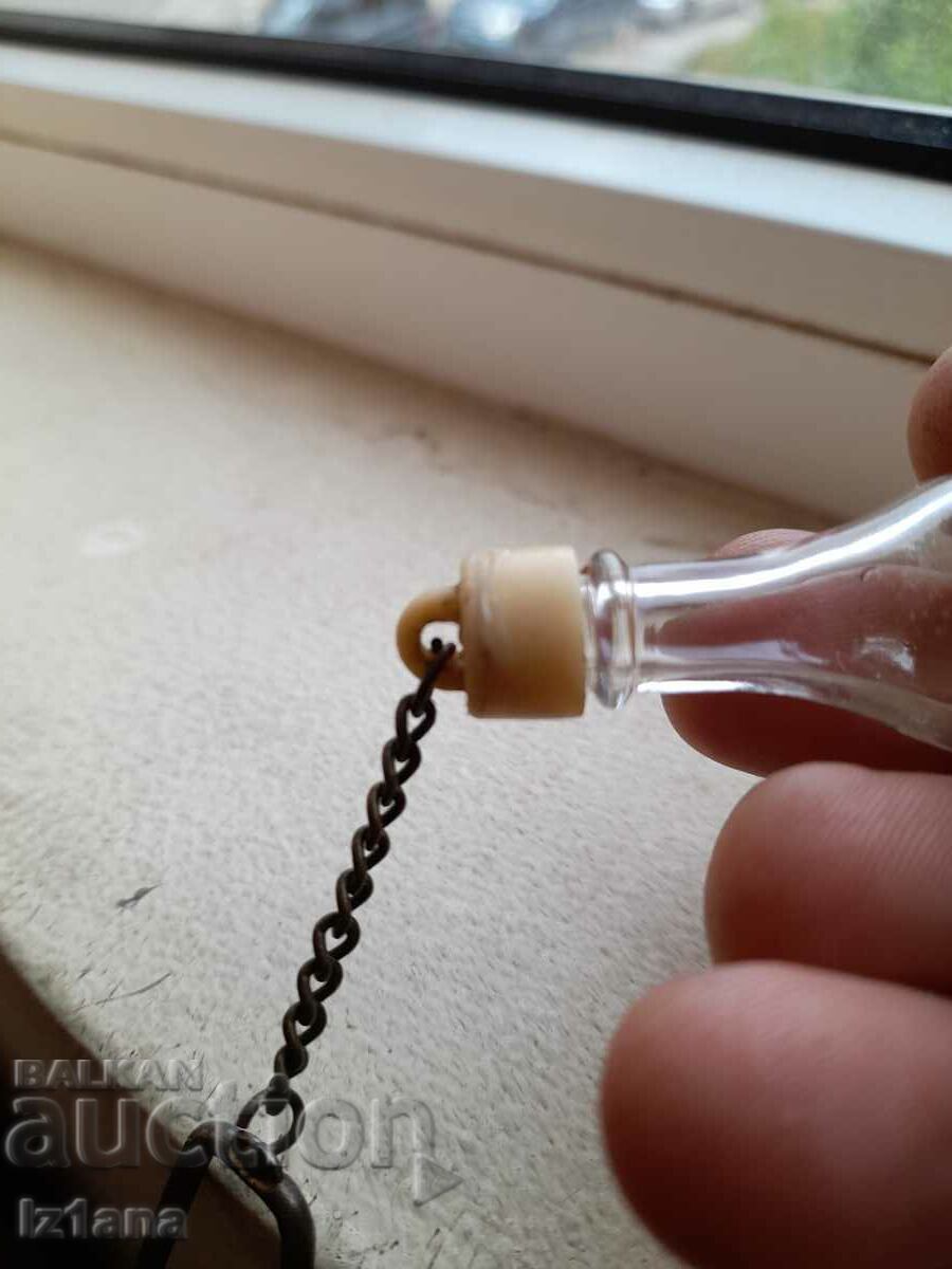 Delivery of Old Camus cognac key ring Delivery of Old Camus cognac key ring