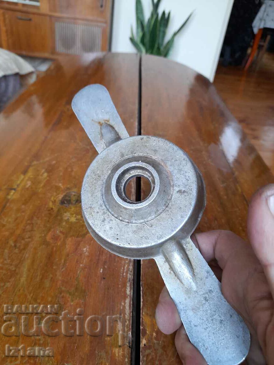 Old jar stopper with price 22.00 BGN | € 11.25 Old jar stopper with price 22.00 BGN | € 11.25