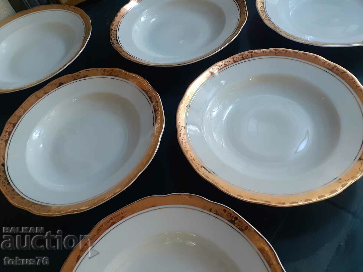 Portelan bulgaresc Kitka Novi Pazar farfurii mari 6 buc aurite cu preț 90.00 BGN | € 46.02 Portelan bulgaresc Kitka Novi Pazar farfurii mari 6 buc aurite cu preț 90.00 BGN | € 46.02