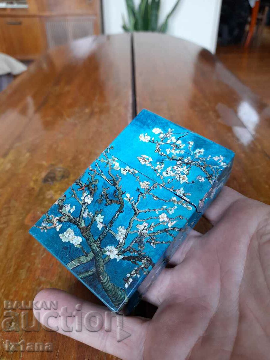 Old cigarette case with price 11.00 BGN | € 5.62 Old cigarette case with price 11.00 BGN | € 5.62
