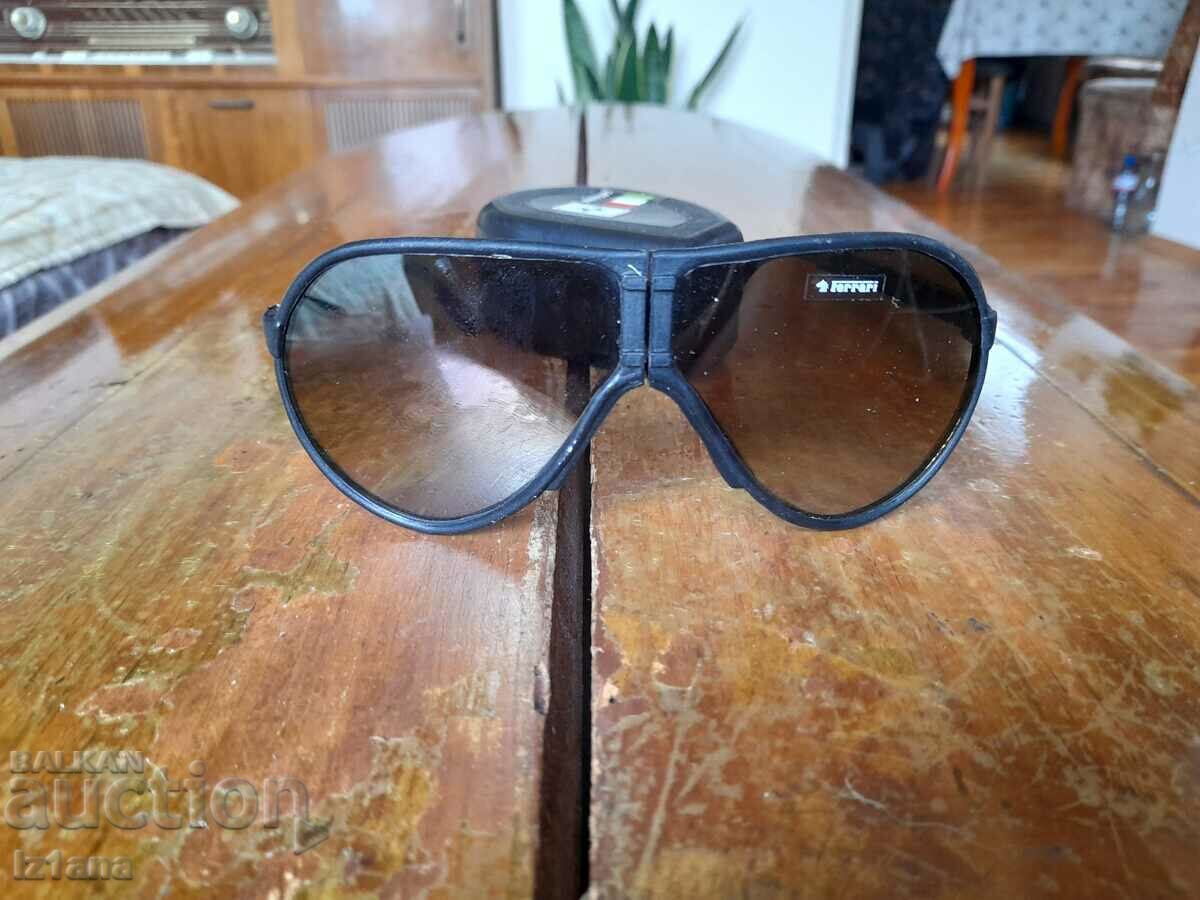 Delivery of Vintage Ferrari sunglasses Delivery of Vintage Ferrari sunglasses