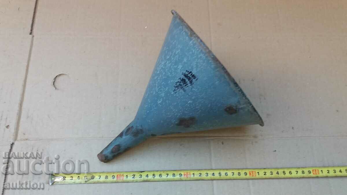 Auction SOC. ENAMELED FUNNEL Auction SOC. ENAMELED FUNNEL