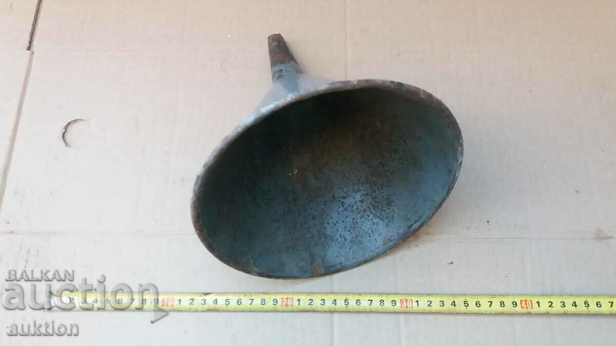 SOC. ENAMELED FUNNEL - 7 SOC. ENAMELED FUNNEL - 7