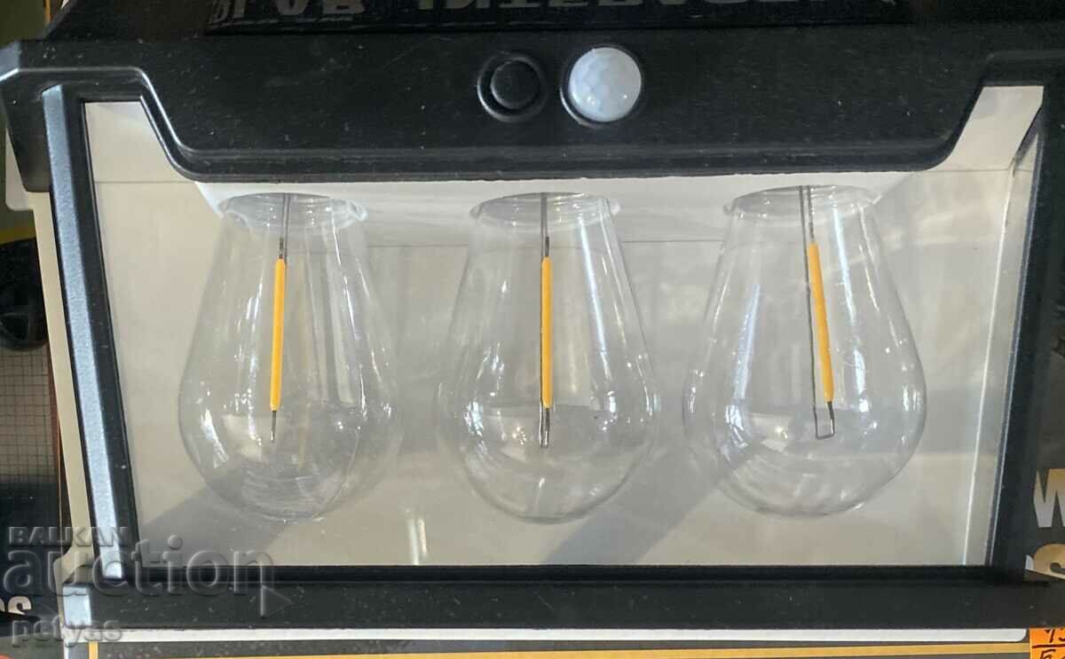 Livrarea Lampa solara tripla Solar cu senzor si 3 moduri