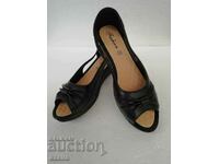 Black women's autumn shoes