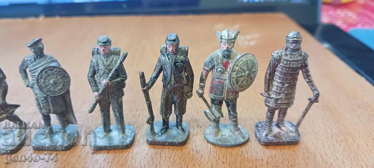 Киндер. Kinder войници с цена 70.00 лв. | € 35.79 Киндер. Kinder войници с цена 70.00 лв. | € 35.79