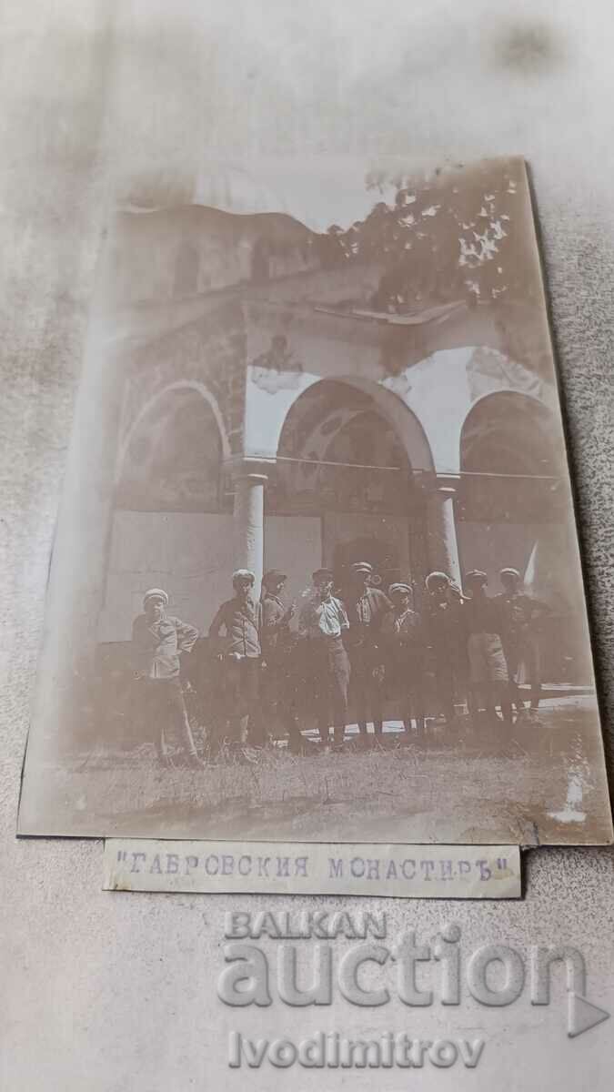 Photo Youth in front of Gabrovo monastery