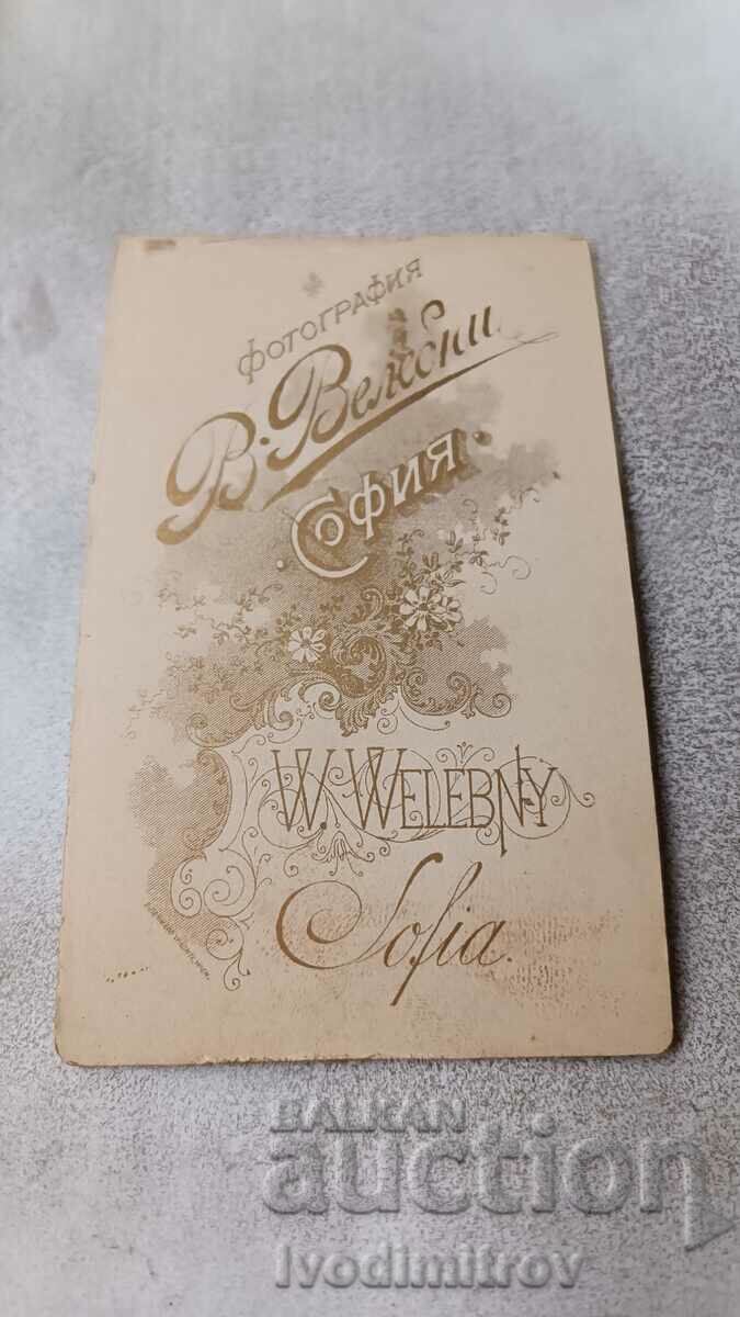 Fotografie Fetiță pe un fotoliu Carton cu preț 4.65 BGN | € 2.38 Fotografie Fetiță pe un fotoliu Carton cu preț 4.65 BGN | € 2.38