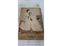 Fotografie Două fete tinere în rochii albe Shumen'u 1900 Carton