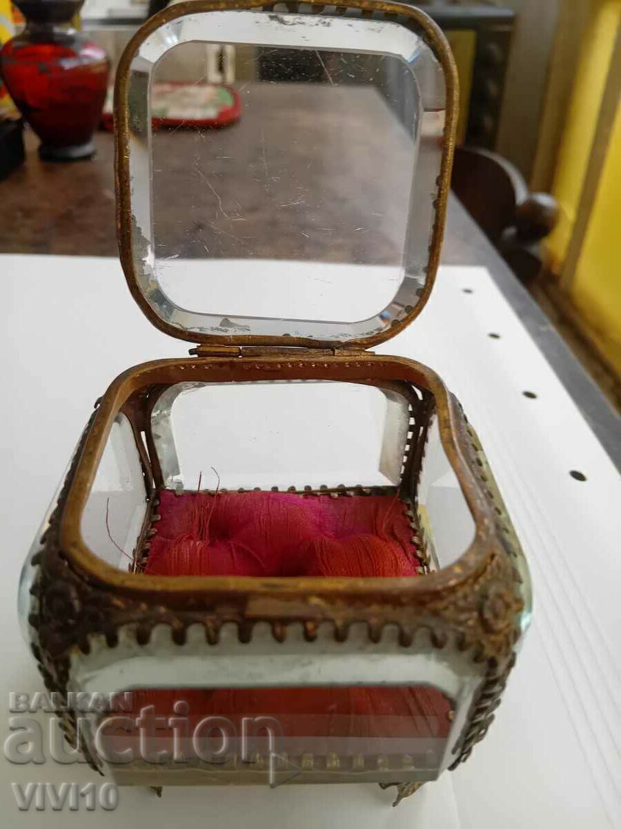 Δημοπρασία Πανέμορφη κοσμηματοθήκη