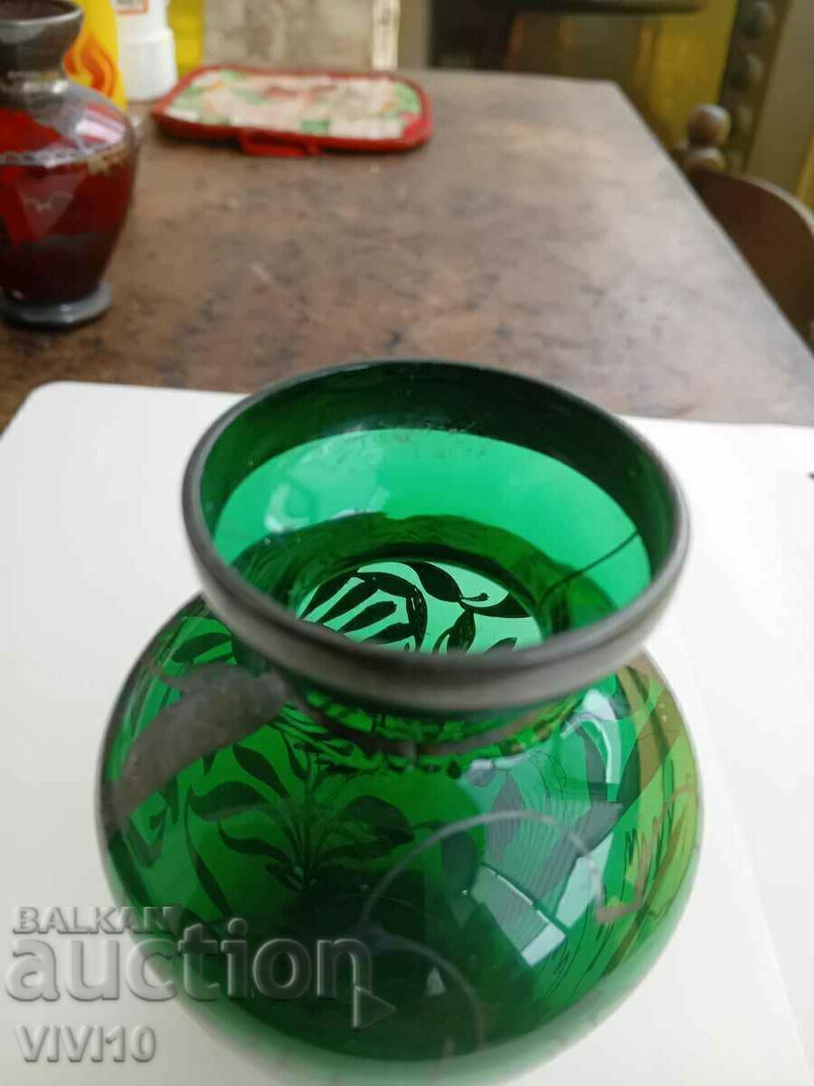 Delivery of A gorgeous vase with silver Delivery of A gorgeous vase with silver