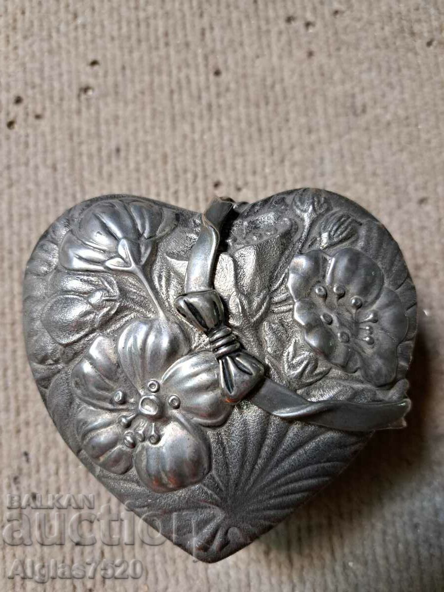 Old metal jewelry box/heart/