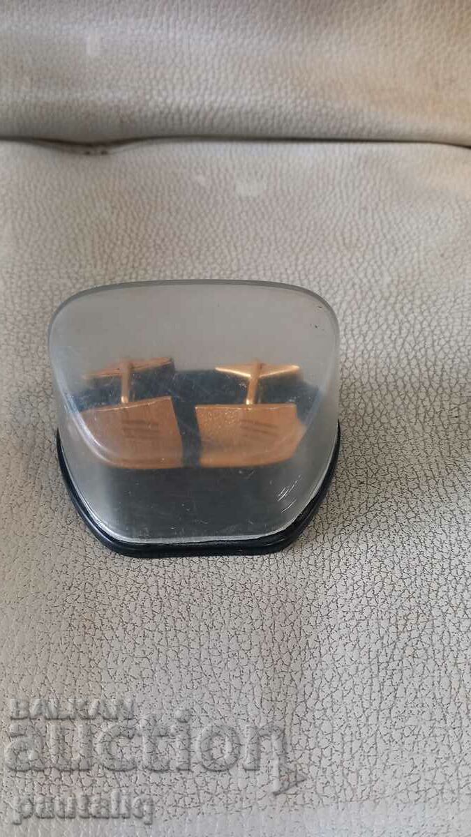 Auction SLEEVE BUTTONS Auction SLEEVE BUTTONS