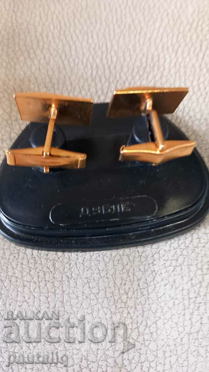 Delivery of SLEEVE BUTTONS Delivery of SLEEVE BUTTONS