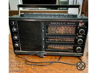 legendary radio GRUNDIG SATELLIT 2100