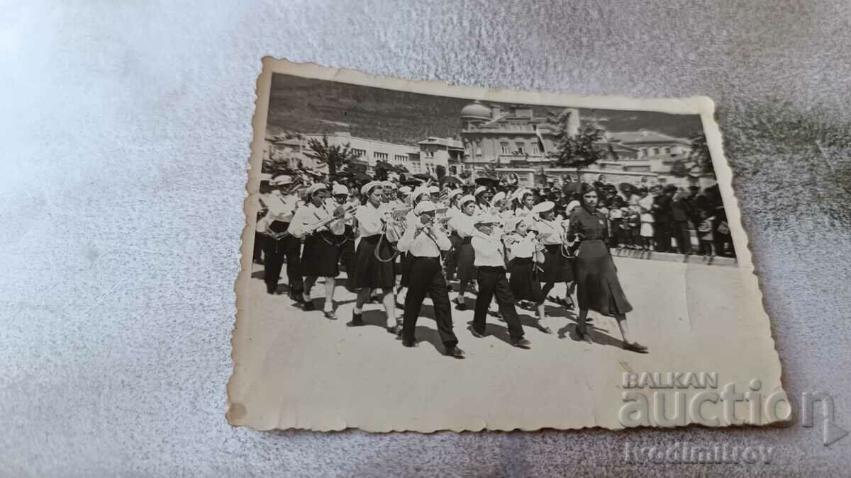 Photo Sliven students from III prog. demonstrating in the street