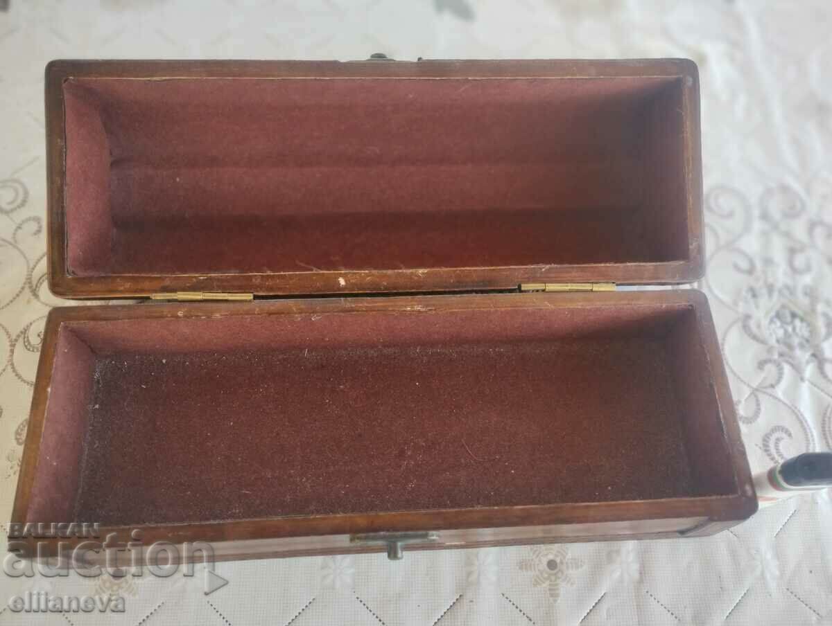 Vintage wooden jewelry box with price 30.00 BGN | € 15.34