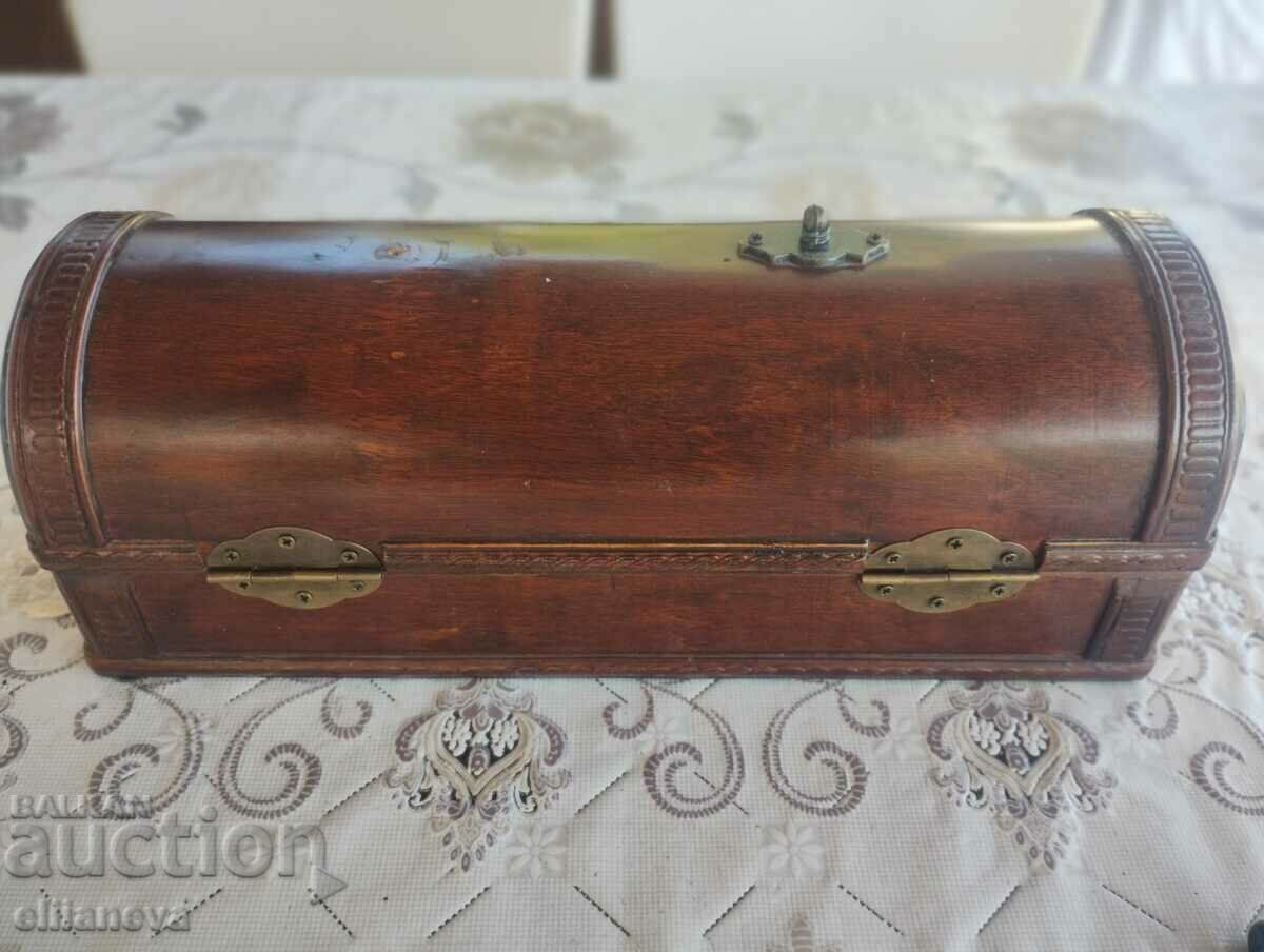 Auction  Vintage wooden jewelry box