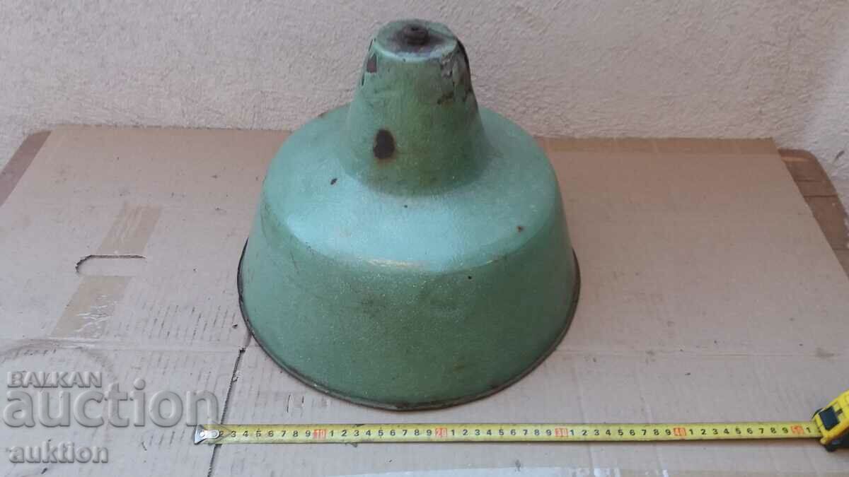 Delivery of OLD INDUSTRIAL VINTAGE ENAMEL LAMP