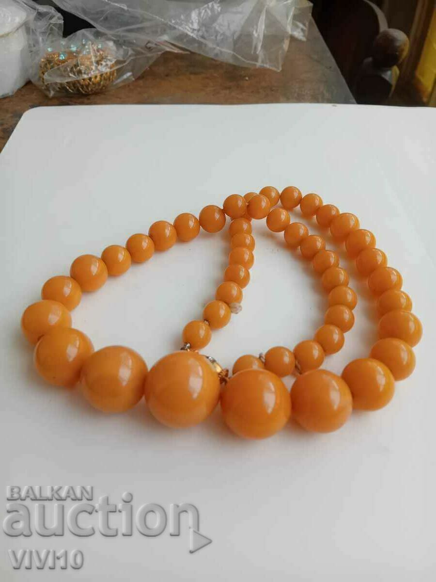 Μοναδικό κολιέ κεχριμπαρένιο Μοναδικό κολιέ κεχριμπαρένιο