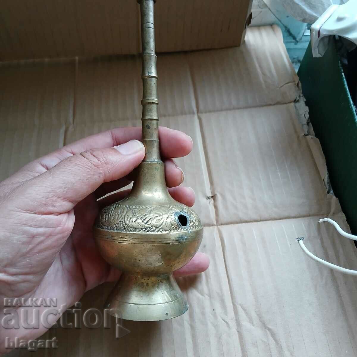 Auction  Oriental bronze vessel