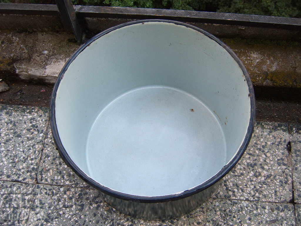 cauldron 25 liters with price 30.00 BGN | € 15.34 cauldron 25 liters with price 30.00 BGN | € 15.34