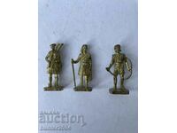 Figures Kinder-metal