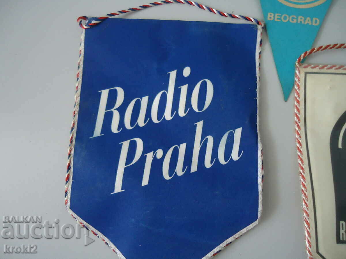 Аукцион Три стари колекционерски флагчета знамена радио Аукцион Три стари колекционерски флагчета знамена радио