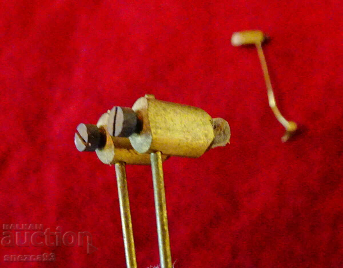 Δημοπρασία Χάλκινα σφυριά για γκονγκ ρολογιού. Δημοπρασία Χάλκινα σφυριά για γκονγκ ρολογιού.