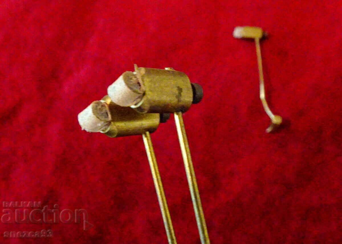 Παράδοση Χάλκινα σφυριά για γκονγκ ρολογιού. Παράδοση Χάλκινα σφυριά για γκονγκ ρολογιού.