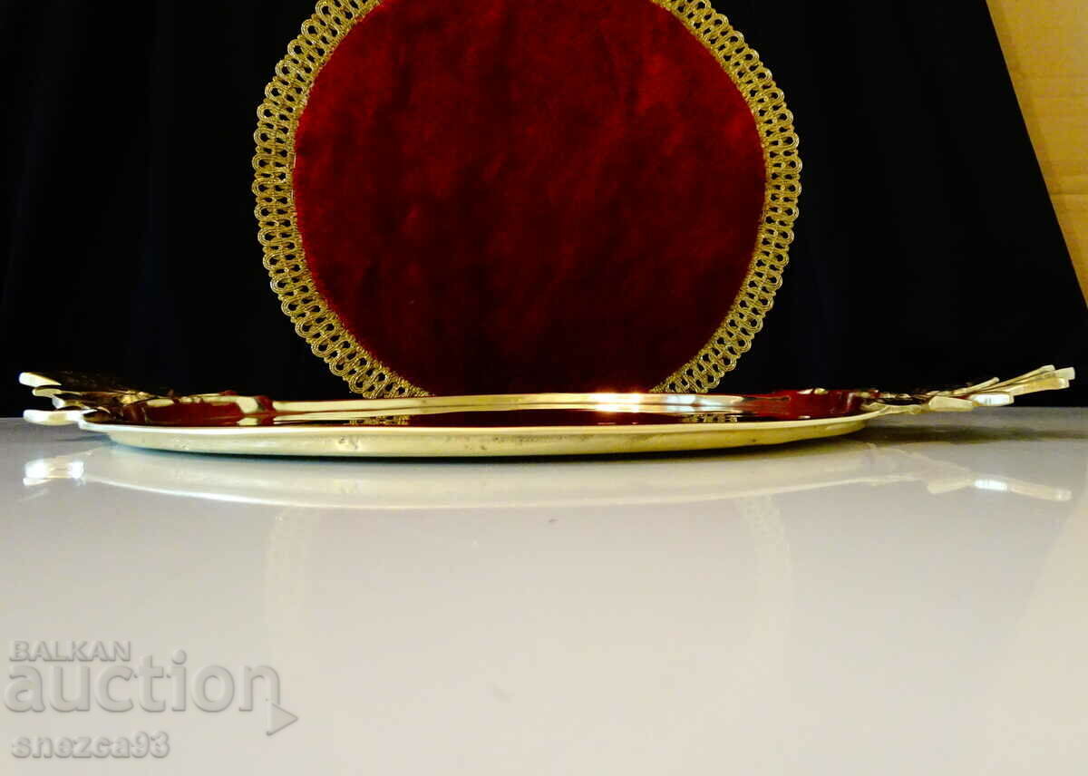 Delivery of Shiny bronze tray 2.5 kg. Delivery of Shiny bronze tray 2.5 kg.