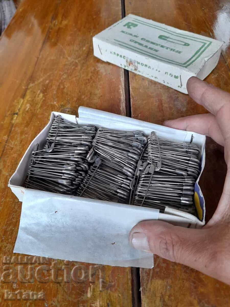 Auction Old secret, safe needles Auction Old secret, safe needles