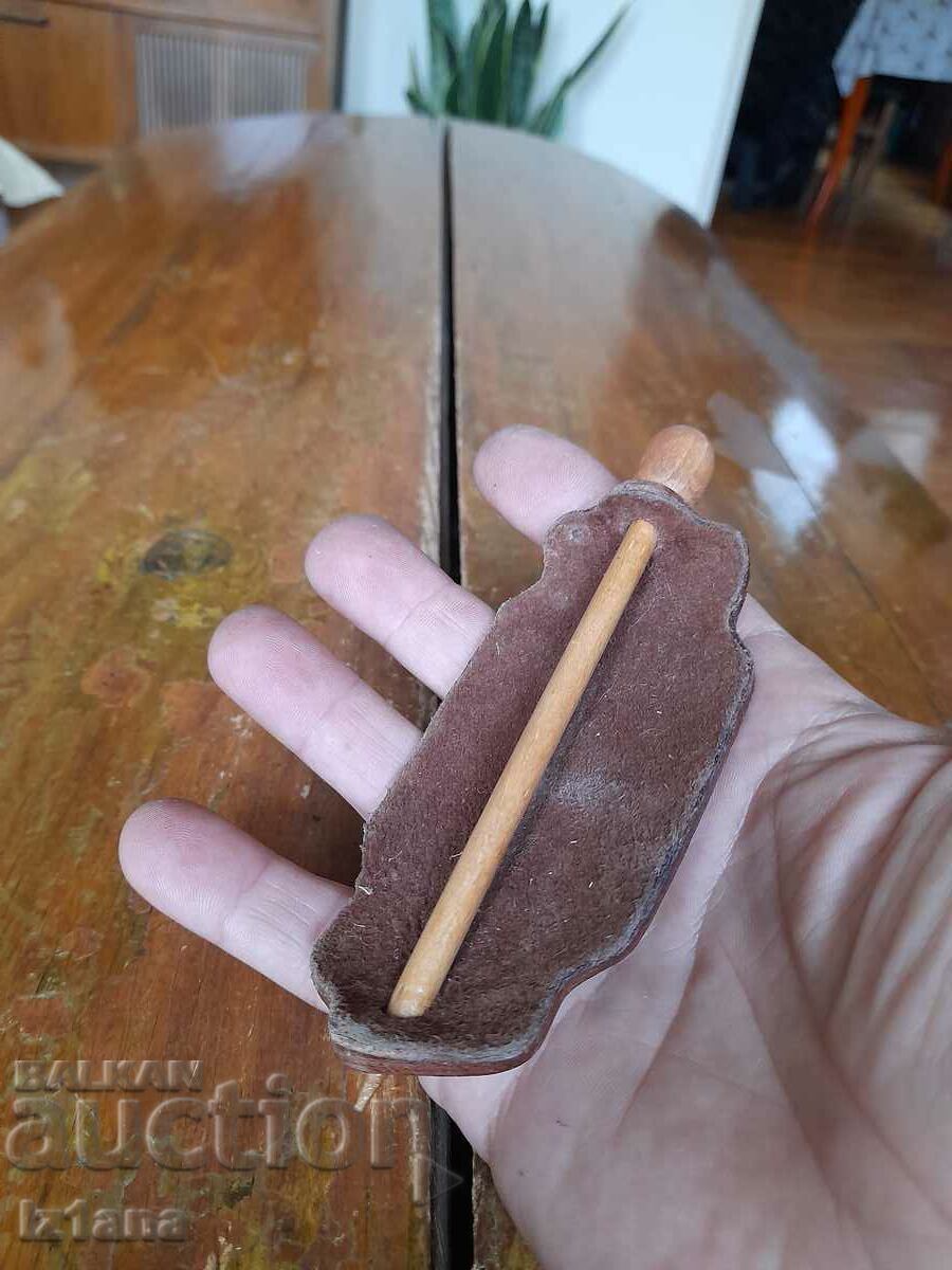 Delivery of Old barrette, hairpin