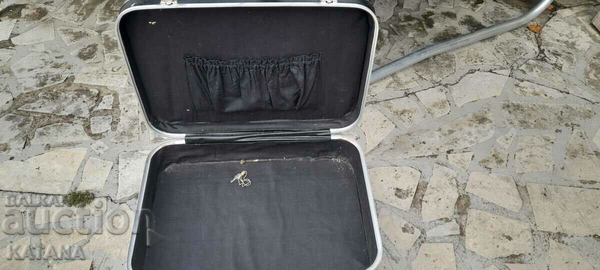 Valisa veche 2 bucati cu preț 45.00 BGN | € 23.01