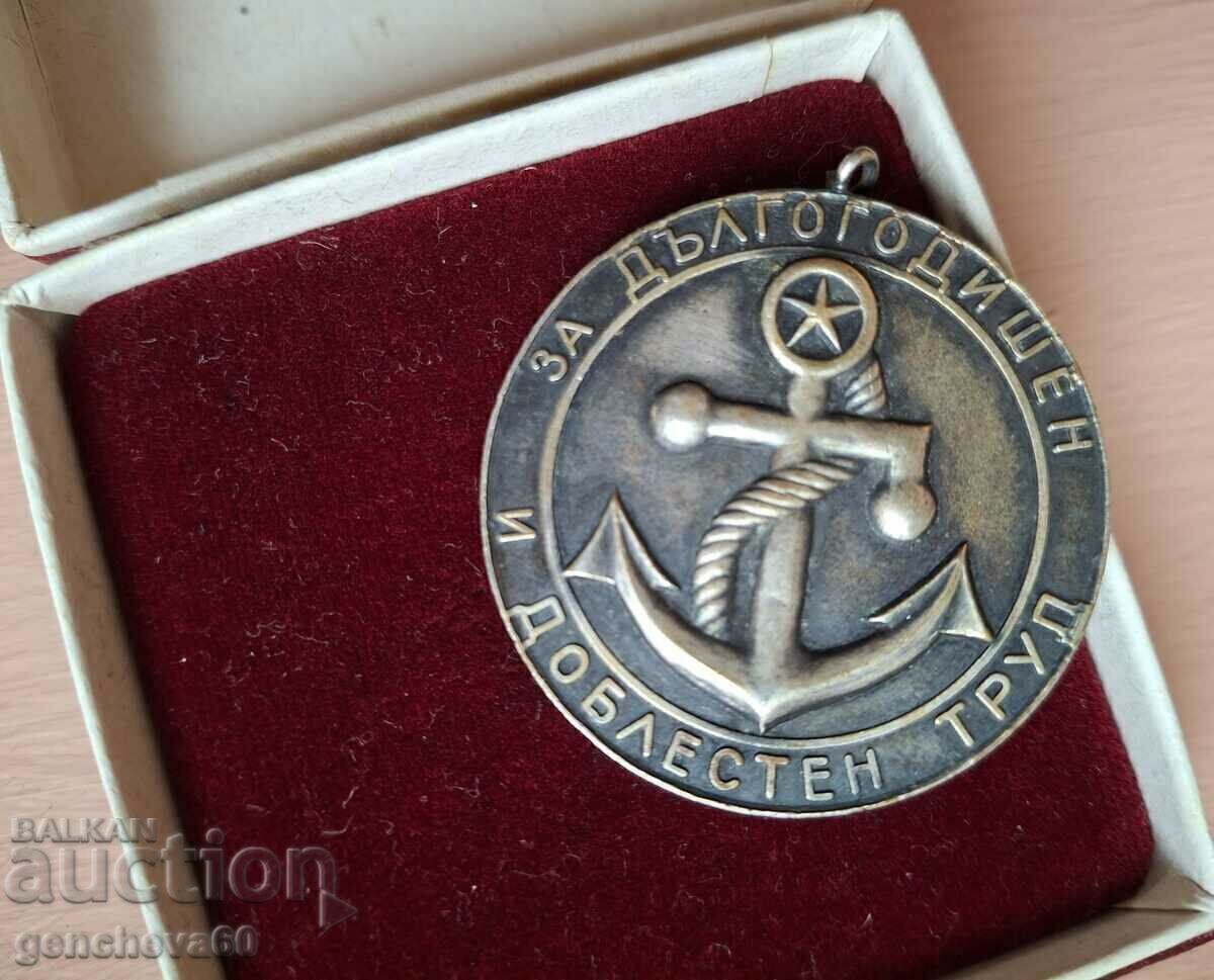 Licitație Medalie rară pentru 15 ani de muncă onorabilă în BMF în cutie