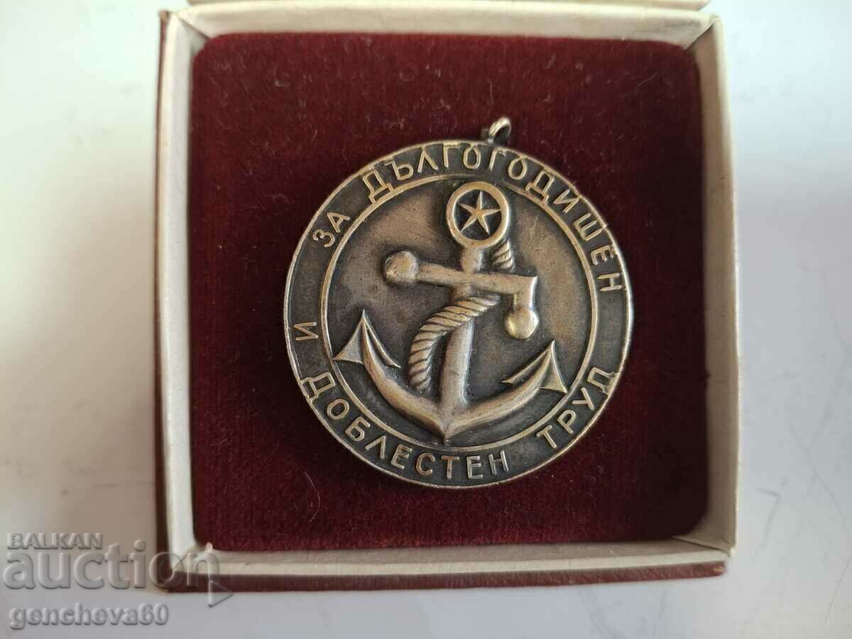 Livrarea Medalie rară pentru 15 ani de muncă onorabilă în BMF în cutie